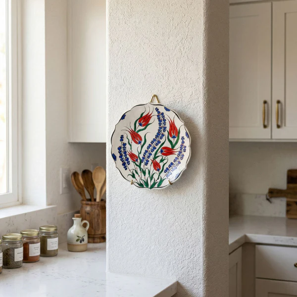 Iznik Cini Tabak, Mercan Kirmizi Lale Desenli